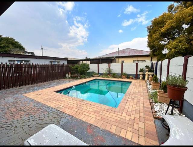 5 BEDROOM HOUSE FOR SALE IN DUNNOTTAR